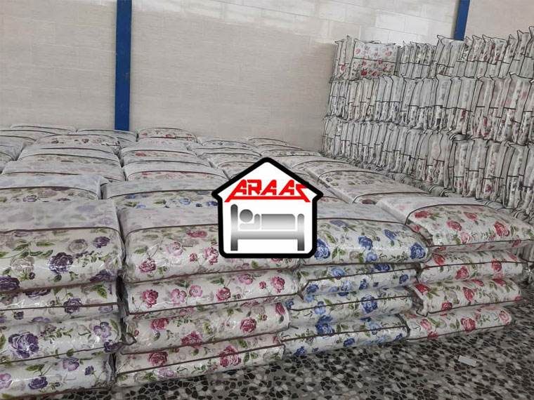 نمایی از انبار محصولات تشک مسافرتی و مهمان